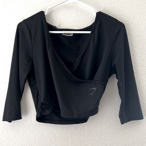 BLACK CROP GYMSHARK WORKOUT SHIRT